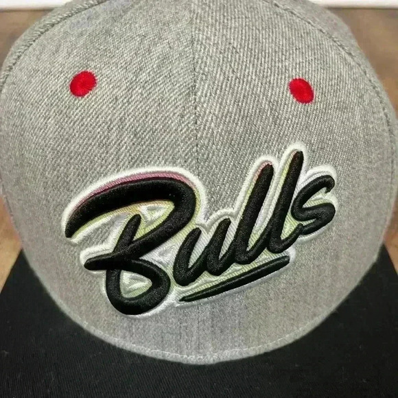 Chicago Bulls Melonwear BMO Pride Men's Hat Embroidered Wool Snapback - Picture 2 of 11